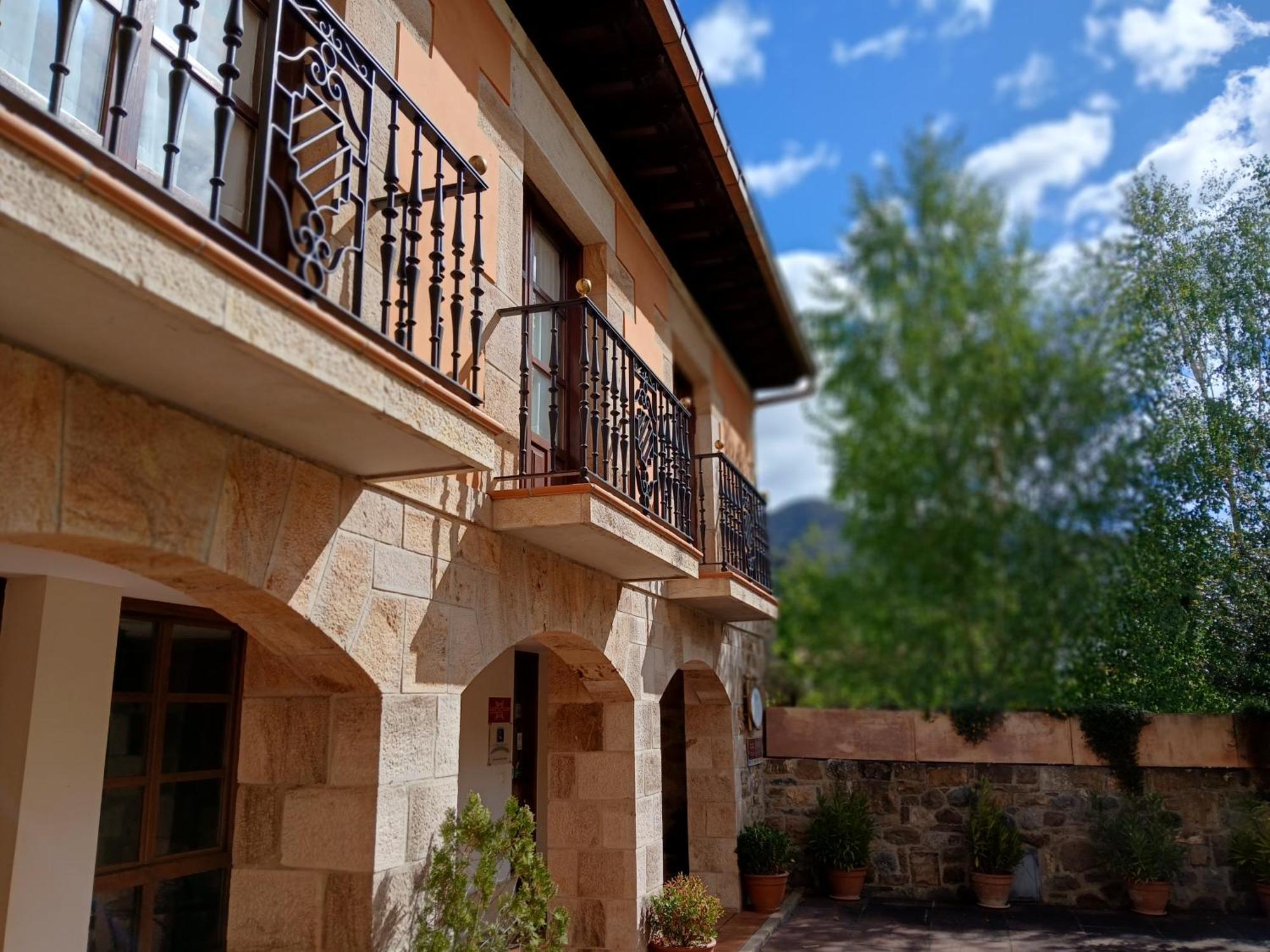 Picos De Europa Suites And Rooms Turieno Екстериор снимка
